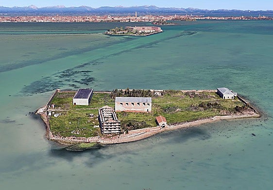 La isla de Santo Espirito, con Venecia al fondo.