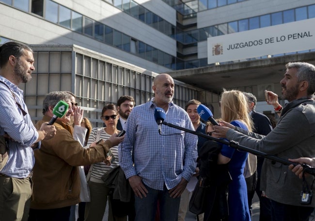 Miguel Frontera este lunes a las puertas de los juzgados de Madrid.