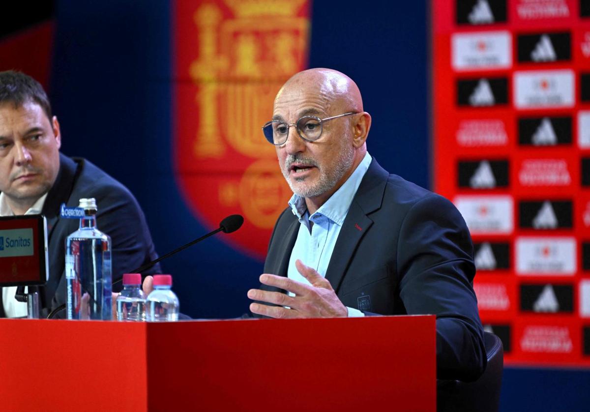 Luis de la Fuente, durante su comparecencia de prensa en Las Rozas.