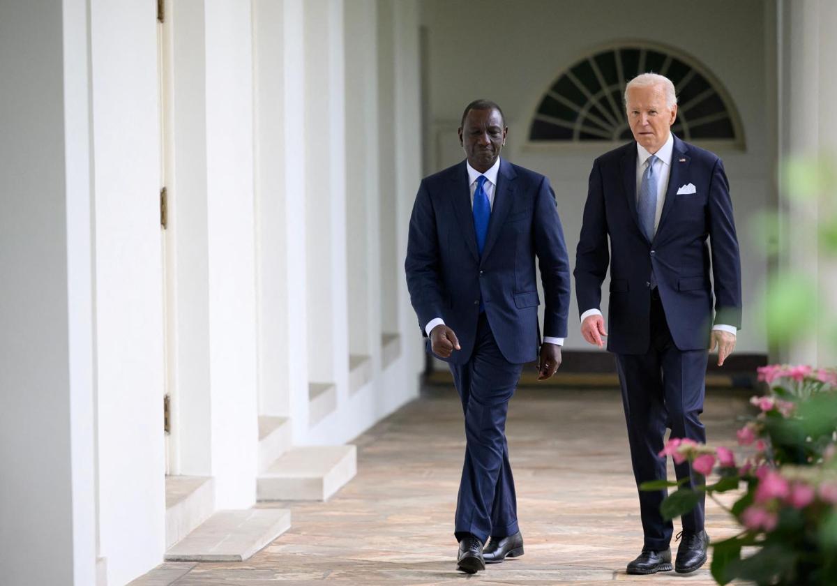 El presidente de EE UU, Joe Biden, y su homólogo keniano, William Ruto, durante la recepción del jueves en la Casa Blanca.