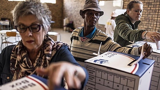 Colas de hasta cuatro horas en las elecciones de Sudáfrica, las más inciertas en 30 años