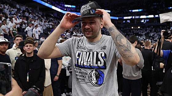 Doncic arrasa y lleva a los Mavericks a la final de la NBA