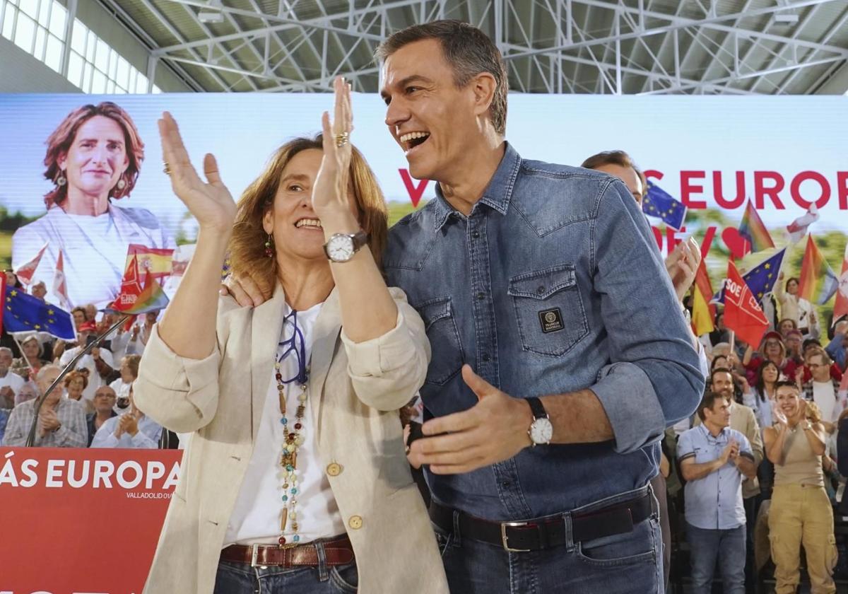 Pedro Sánchez y Teresa Ribera este sábado en un mitin del PSOE en Valladolid.