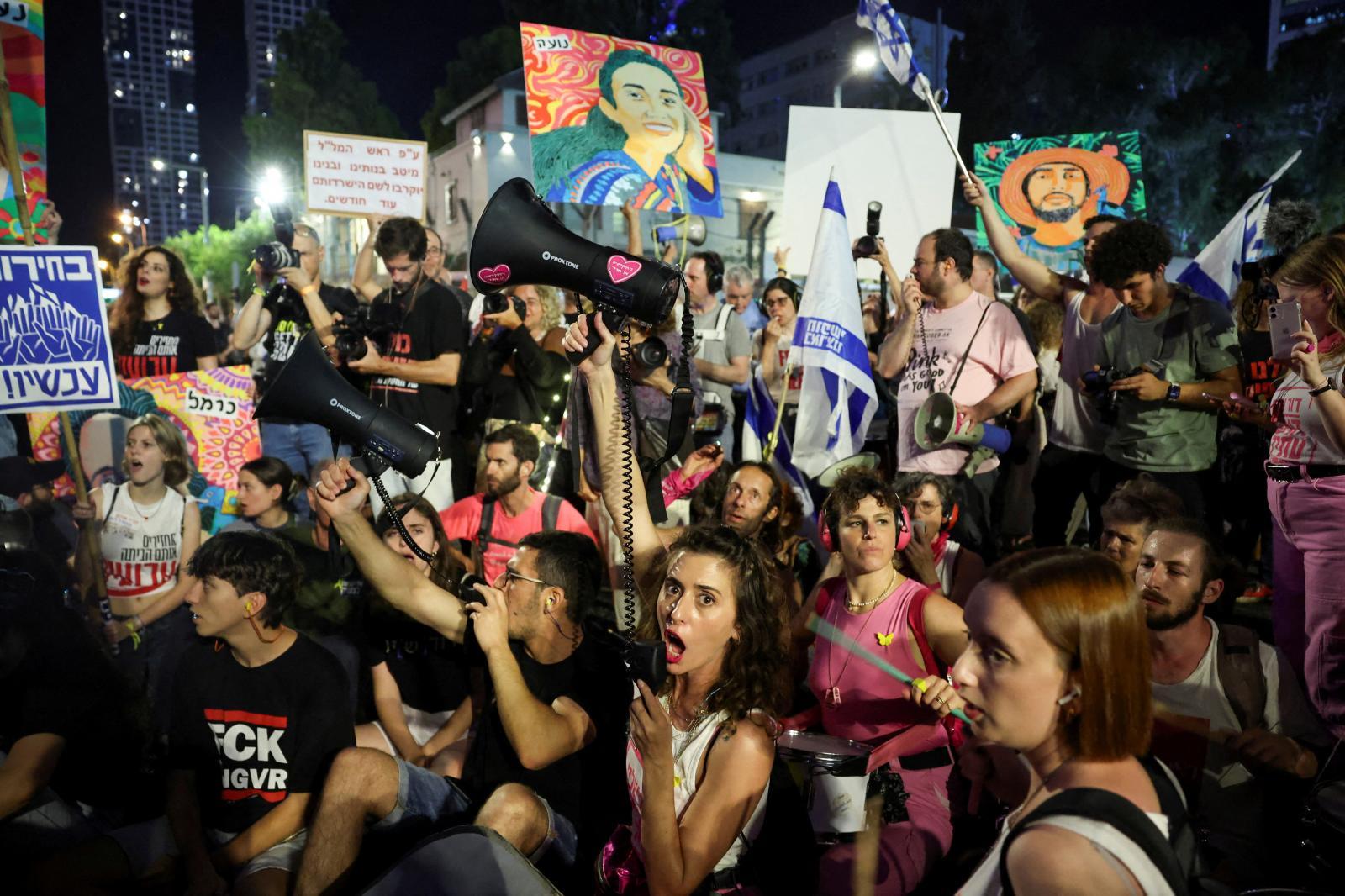 Los manifestantes reclamaron nuevas elecciones en el país.