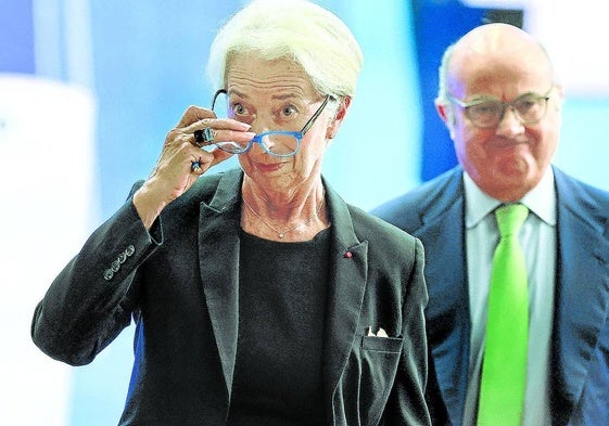 La presidenta del BCE, Christine Lagarde, junto al vicepresidente Luis de Guindos.