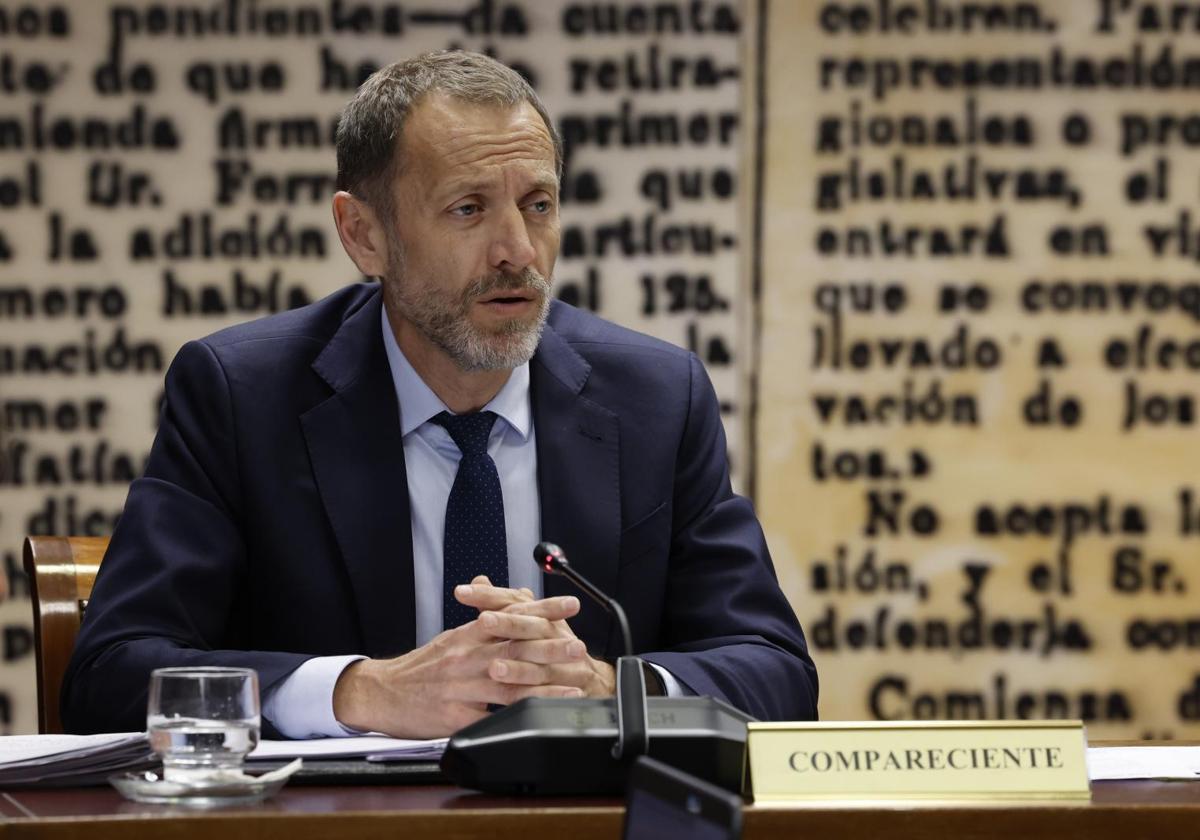 El presidente de Adif, Ángel Contreras, comparece ante la comisión de investigación del caso Koldo en el Senado este martes