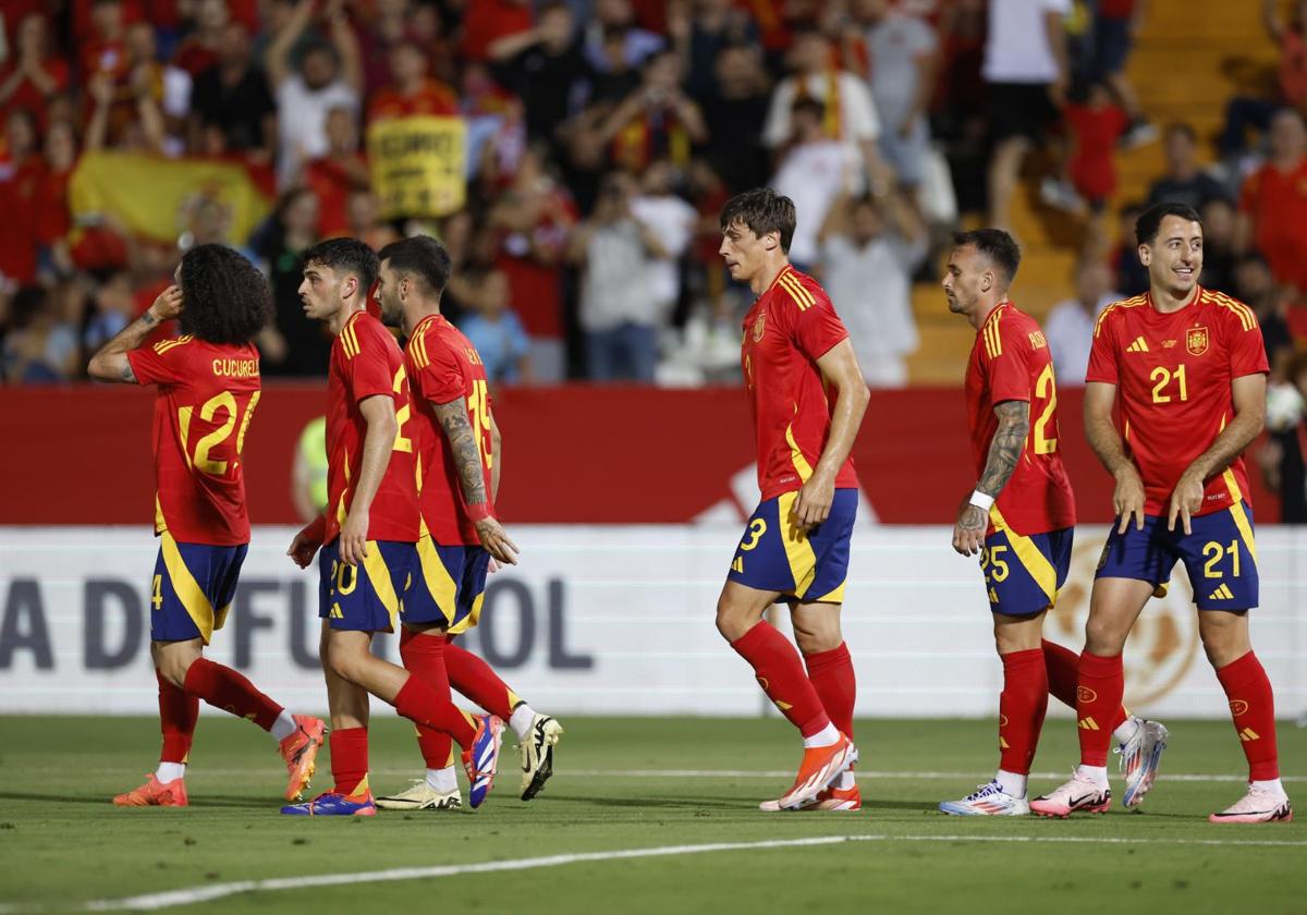 Mikel Oyarzabal celebra uno de los tres goles que le marcó a Andorra en Badajoz.