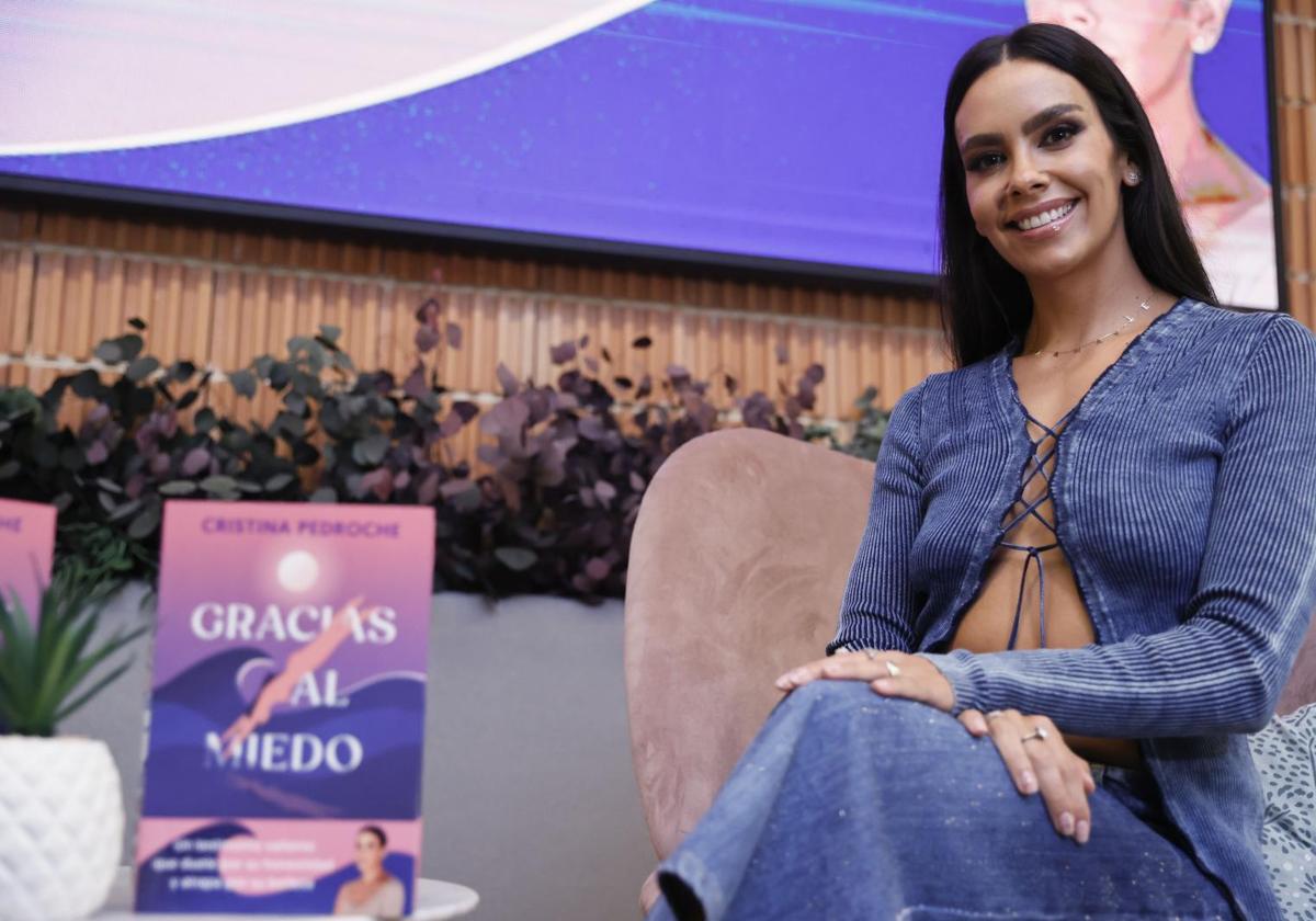 La presentadora Cristina Pedroche posa durante la presentación de su libro 'Gracias al miedo', este jueves en Madrid.
