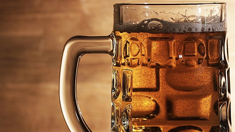 Estas son las 5 mejores jarras de cerveza para brindar con tus amigos