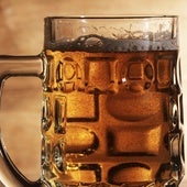 Estas son las 5 mejores jarras de cerveza para brindar con tus amigos