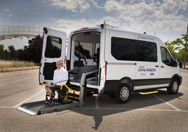 La Ford Transit eléctrica adaptada para cargar sillas de ruedas