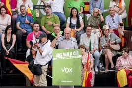 El número 1 de VOX al Parlamento Europeo, Jorge Buxadé, durante el acto de cierre de campaña de Vox