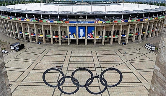 La Eurocopa recupera su esencia cercana y festiva
