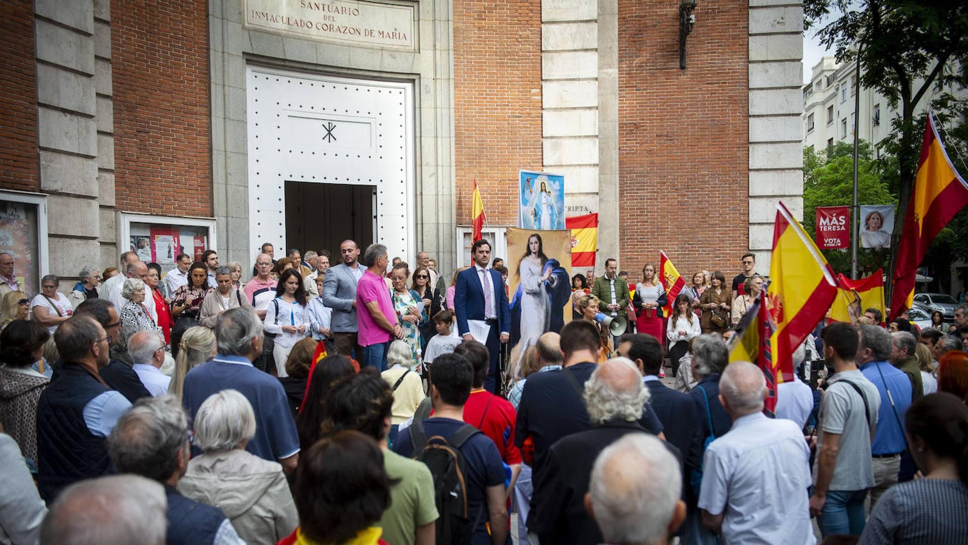 Un rosario contra el PSOE en la jornada de reflexión | El Correo