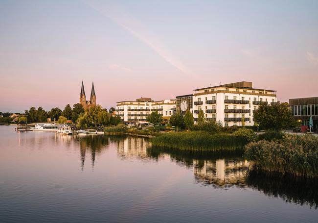 Imagen panorámica del hotel de Croacia junto al lago Ruppiner.