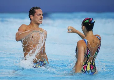 Dennis González y Emma García, campeones de Europa de natación artística en dúo mixto