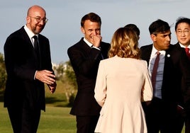 Emmanuel Macron bromea con Meloni el primer día de la cumbre del G7.