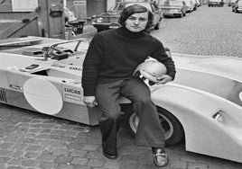 Alain de Cadenet en la presentación de su primer coche como constructor que, junto a Chris Craft, pilotará en las 24 horas de Le Mans de 1972