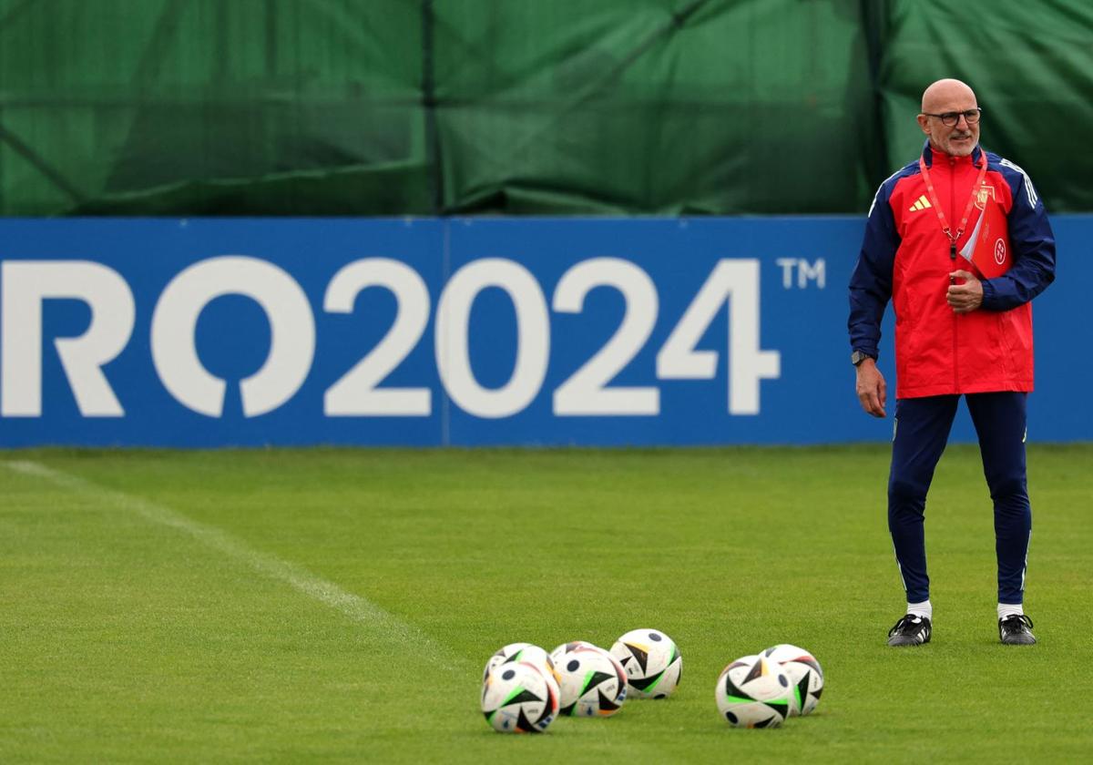 Luis de la Fuente, durante un entrenamiento con la selección en Alemania.