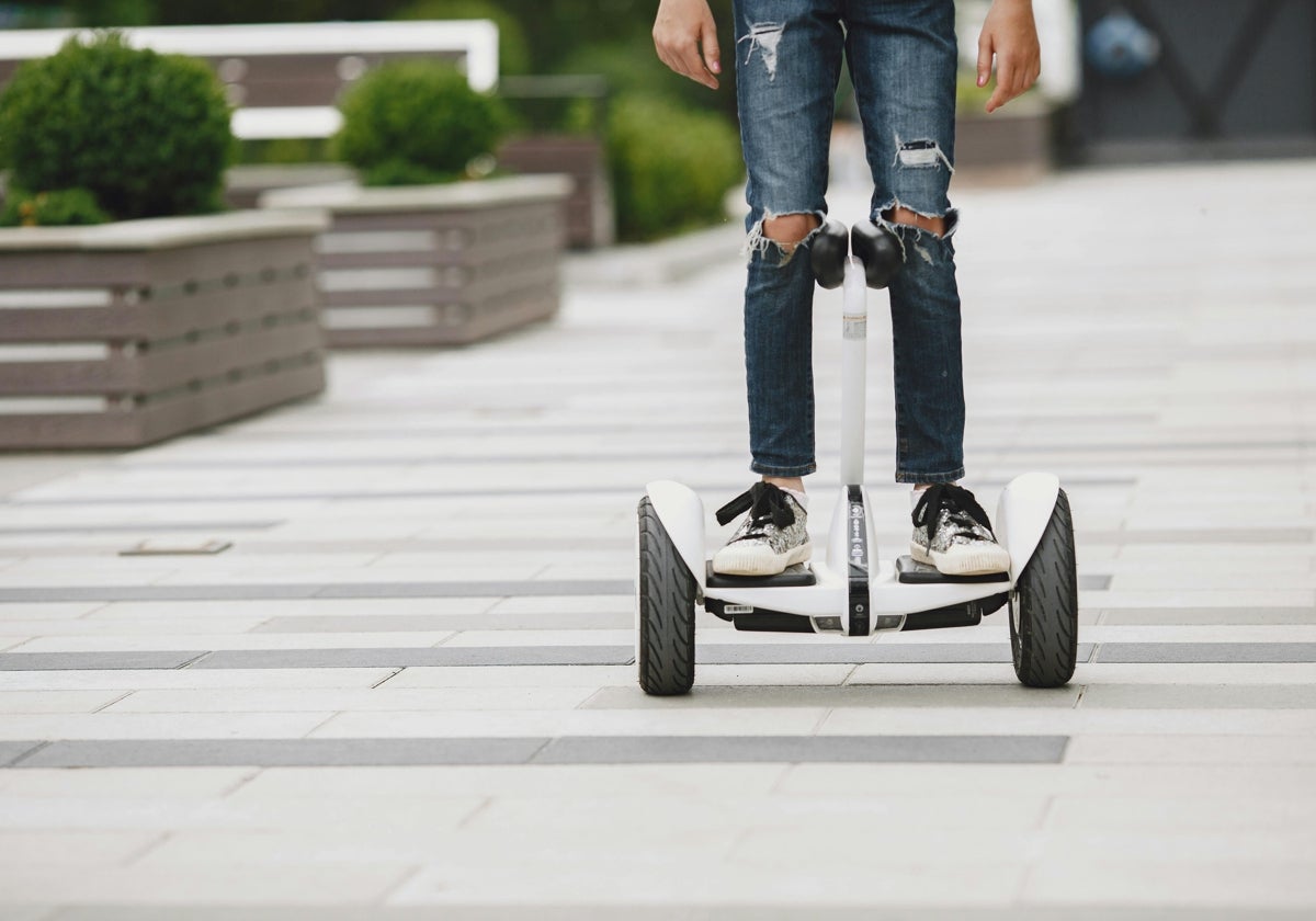 Si quieres un regalo original, apuesta por estos hoverboards para niños y adultos