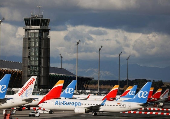 Aviones de Iberia y Air Europa en el aeropuerto de Barajas.