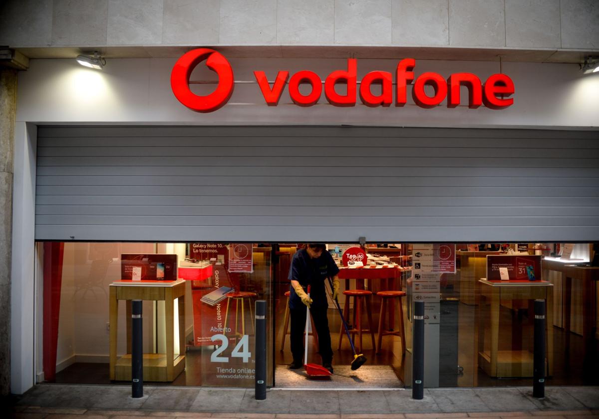 Una tienda de Vodafone en Bilbao.