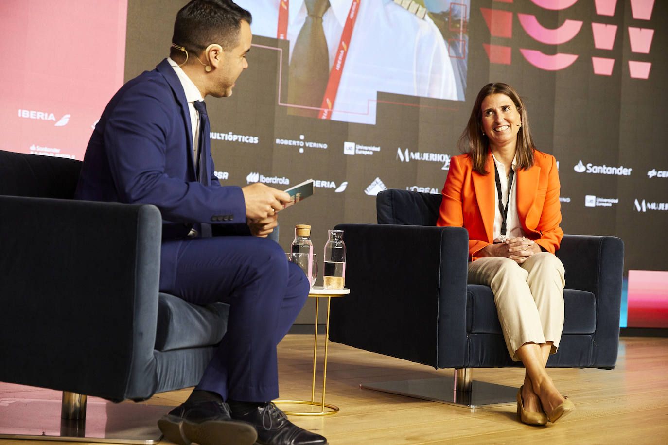 Beatriz Guasch, comandante de Iberia y jefa de Flota de corto y medio radio entrevistada por Jose María Camarero.