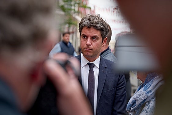 El primer ministro Gabriel Attal llama al «voto útil» para frenar a los extremismos en Francia