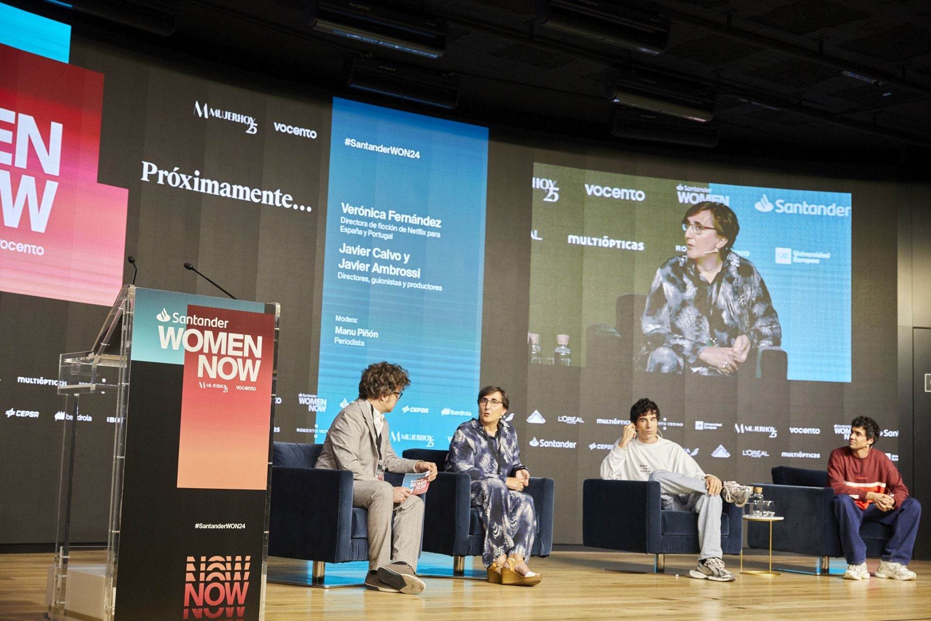 El periodista Manu Piñón entrevista a Verónica Fernández, directora de ficción de Netflix para España y Portugal, y a los conocidos como 'Los Javis', Javier Calvo y Javier Ambrossi, directores, guionistas y productores. 