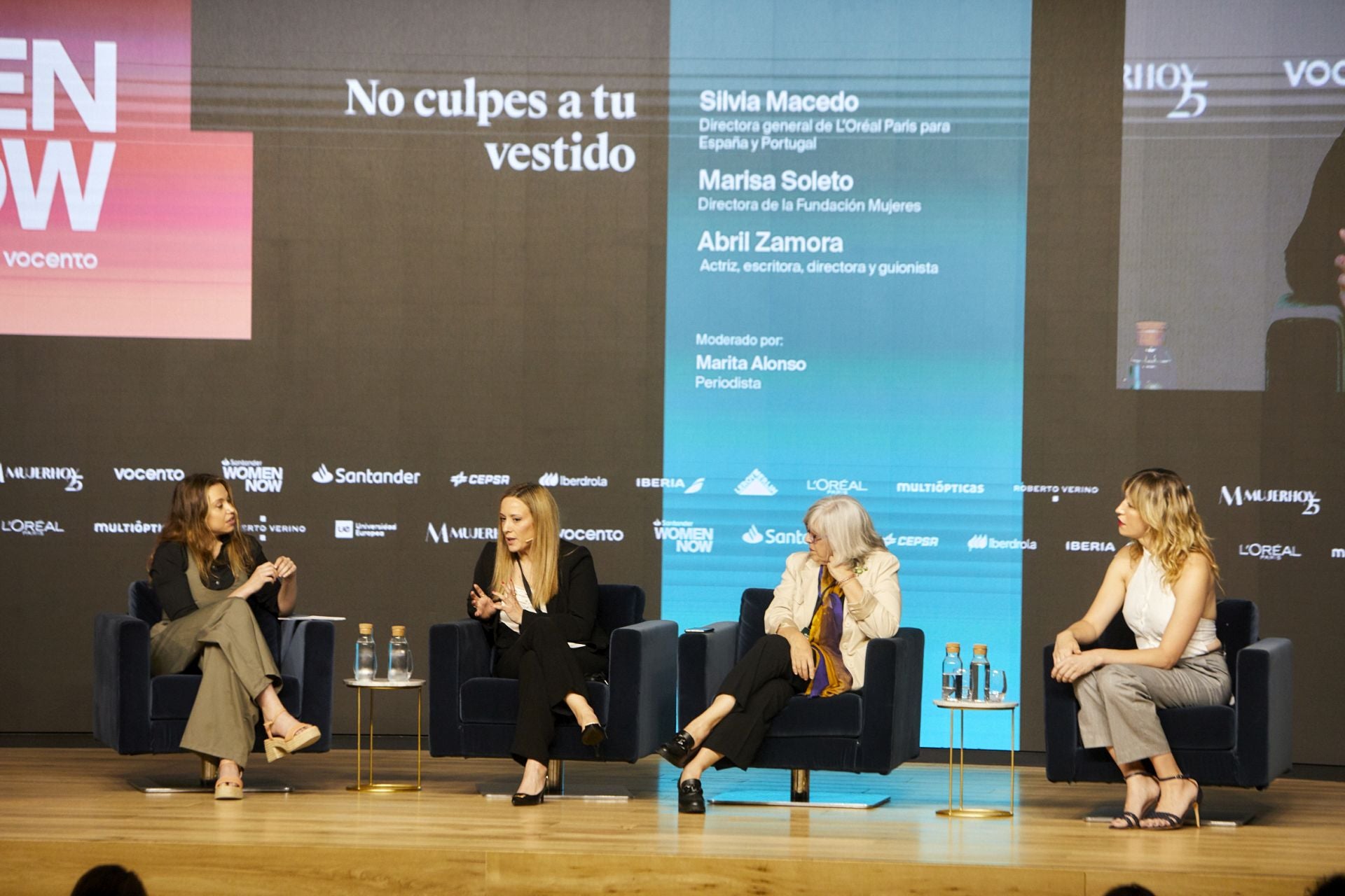 Silvia Macedo, directora general de L'Oréal Paris para España y Portugal; Marisa Soleto, directora de la Fundación Mujeres; y la actriz, escritora y guionista Abril Zamora. Mesa moderada por Marita Alonso.