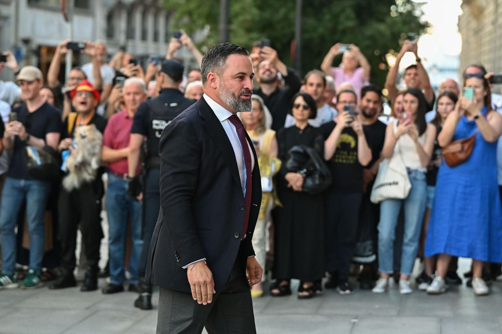 El líder de VOX Santiago Abascal a su llegada al Casino de Madrid donde se celebra la entrega del premio del Instituto Juan de Mariana al presidente argentino Javier Milei.