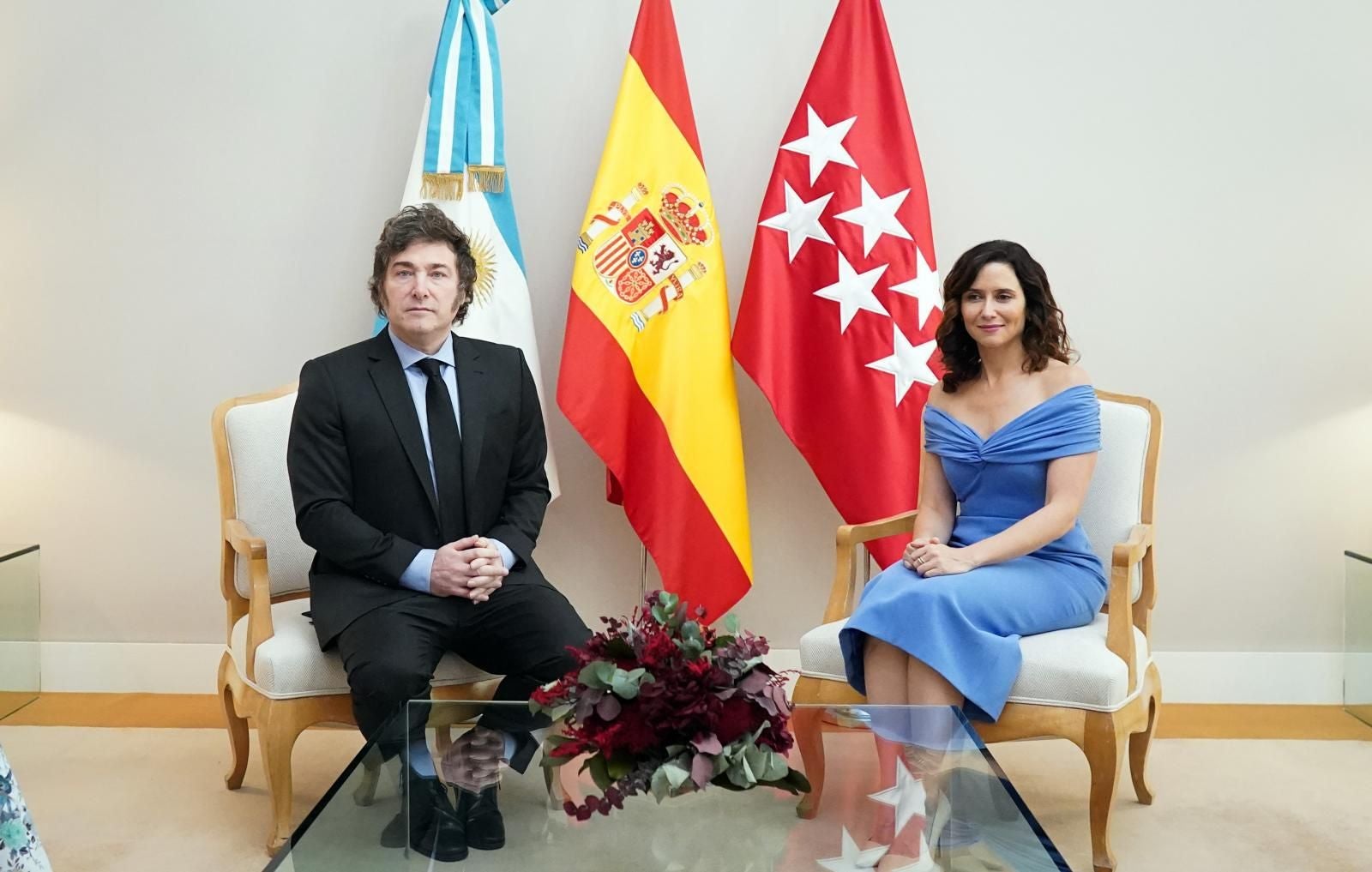 Ayuso y Milei se reúnen antes de la entrega de la Medalla Internacional de la Comunidad de Madrid.