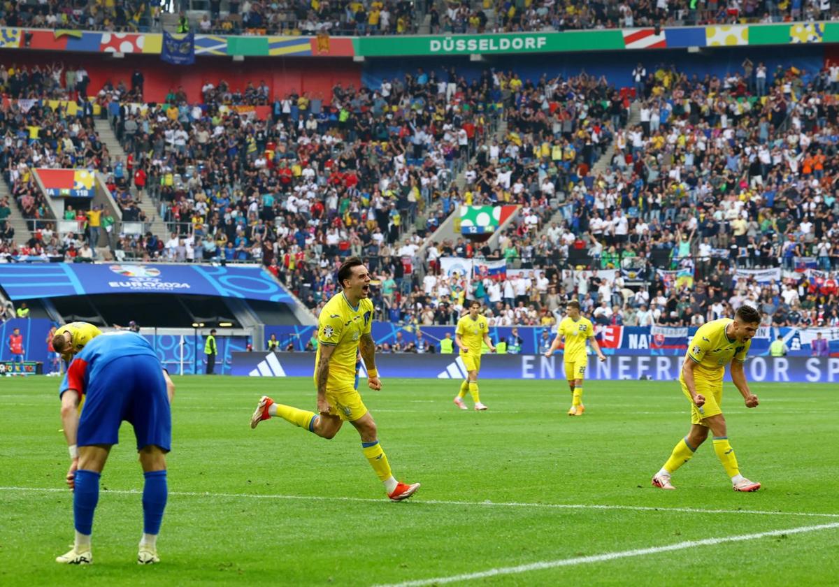 Shaparenko celebra el primer gol de Ucrania.