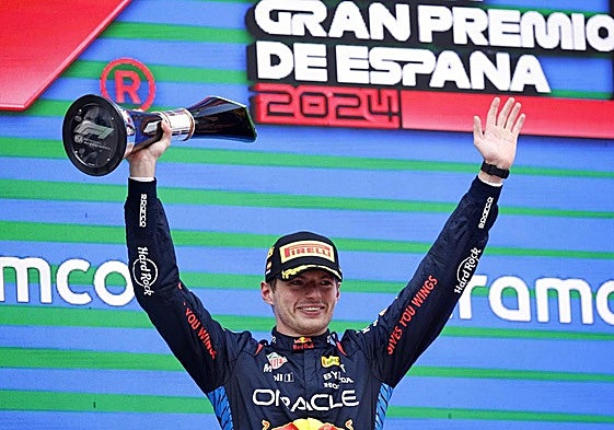 Verstappen celebra su victoria en Montmeló.