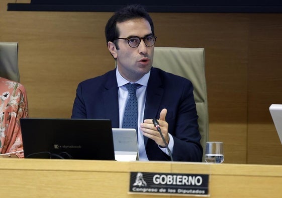 Carlos Cuerpo durante su comparecencia en la Comisión Mixta para la UE.