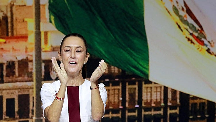 Presidenta de México «a pesar de ser mujer»