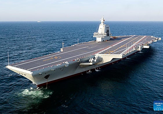 El Fujian es el primer portaaviones fabricado en China con un diseño local.