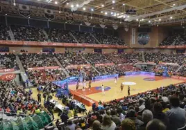 El Palacio de los Deportes de Murcia durante un partido, donde se disputará la Supercopa de España de baloncesto.