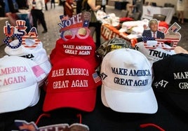 Gorras con el lema de Trump 'Make America great again' (Hacer grande a EE UU otra vez).