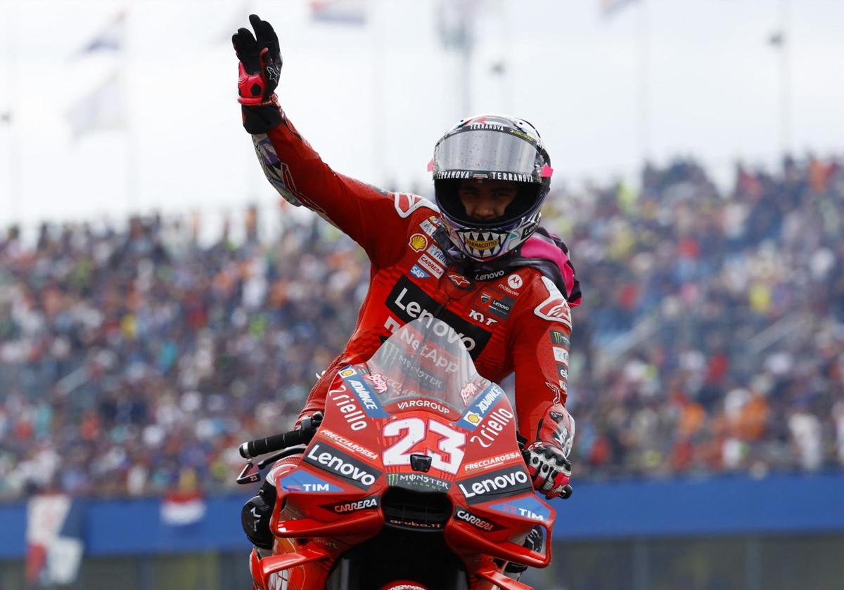 Enea Bastianini celebrando su victoria en Assen