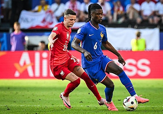 Eduardo Camavinga en el empate con Polonia