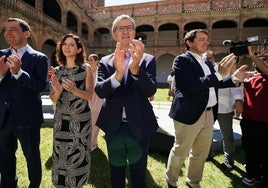 El presidente de la Junta de Andalucía, Juanma Moreno; la presidenta de la Comunidad de Madrid, Isabel Díaz Ayuso; el presidente del Partido Popular, Alberto Núñez Feijóo, y el presidente de la Junta de Castilla y León, Alfonso Fernández Mañueco en un acto por la Ebau común en Salamanca