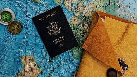 Fundas de pasaporte, etiquetas de maleta y portadocumentos que no pueden faltarte en tu próximo viaje
