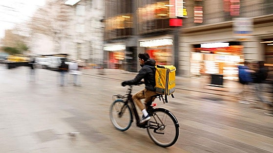 Un juzgado de Barcelona investiga a Glovo por presunto delito contra derechos de los trabajadores
