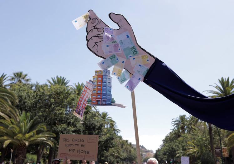 Manifestación en Málaga contra el turismo masivo, la gentrificación de los barrios y la dificultad para acceder a la vivienda.