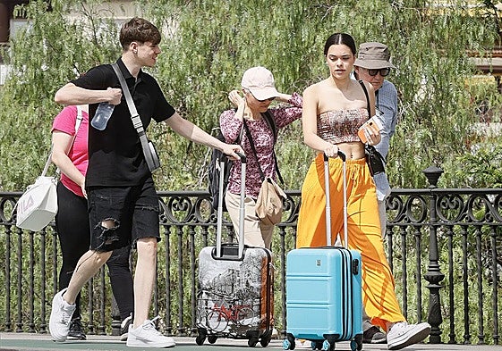 Turistas de visita en Sevilla.