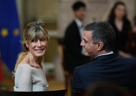 El presidente del Gobierno, Pedro Sánchez, junto a su mujer Begoña Gómez.