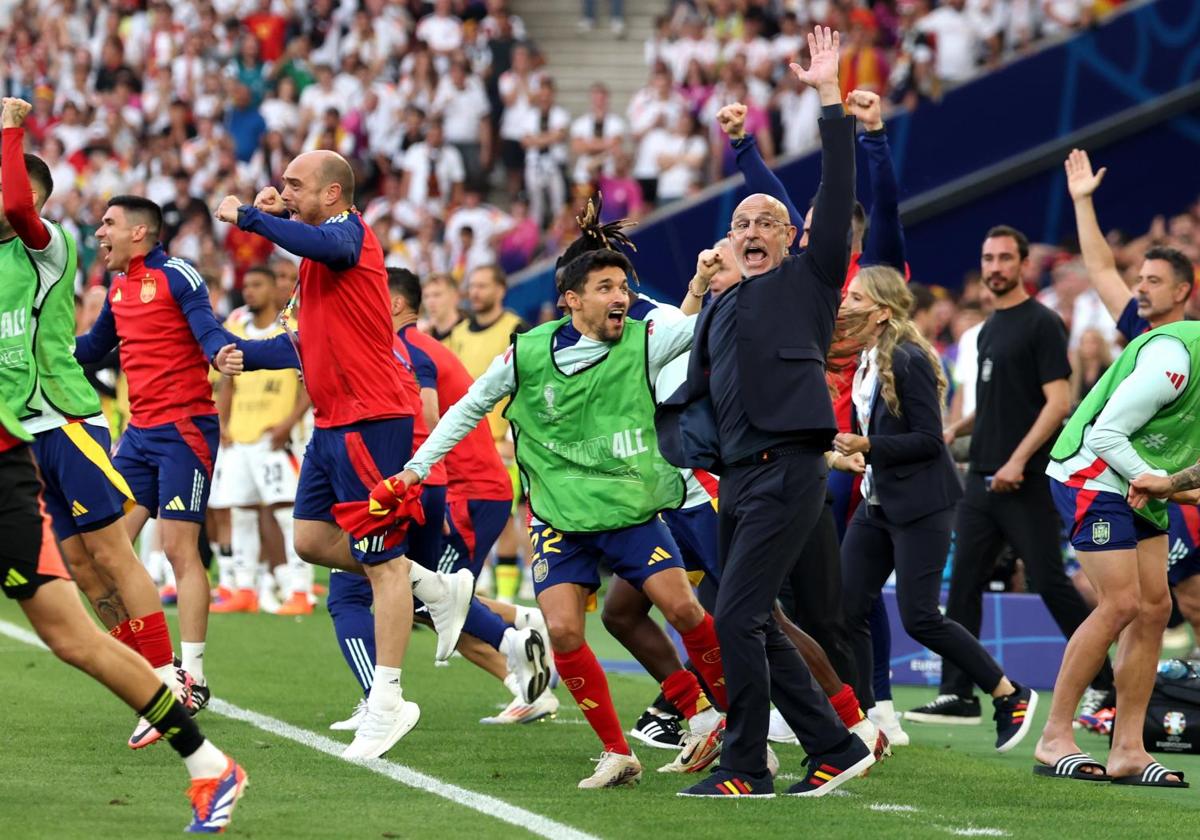 Luis de la Fuente celebra el pase a la semifinal de la Eurocopa de España