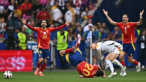 Pedri, adiós a la Euro entre lágrimas tras una dura entrada de Kroos, que no se lleva ni amarilla