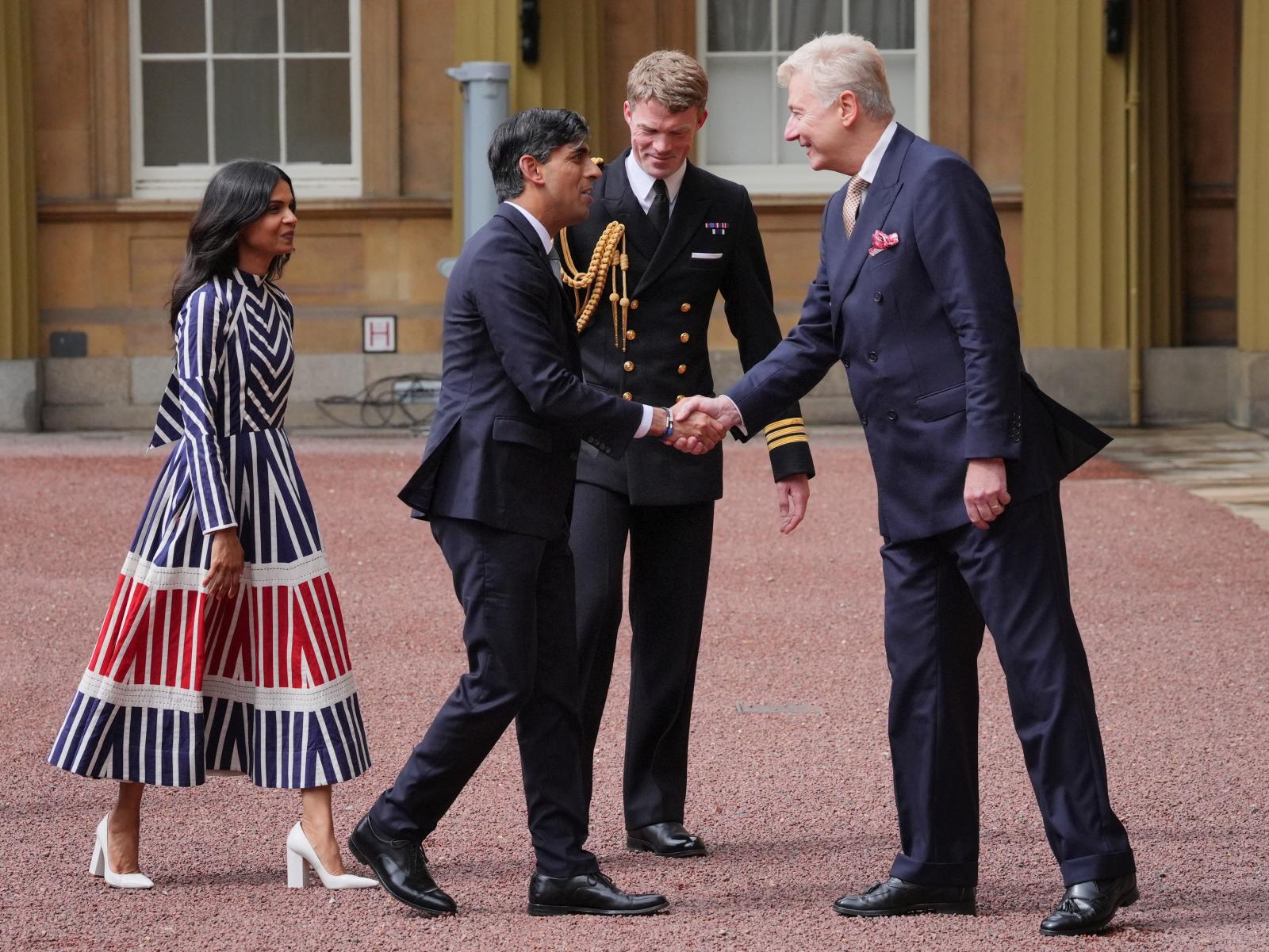 Sunak, a su llegada a Buckingham.